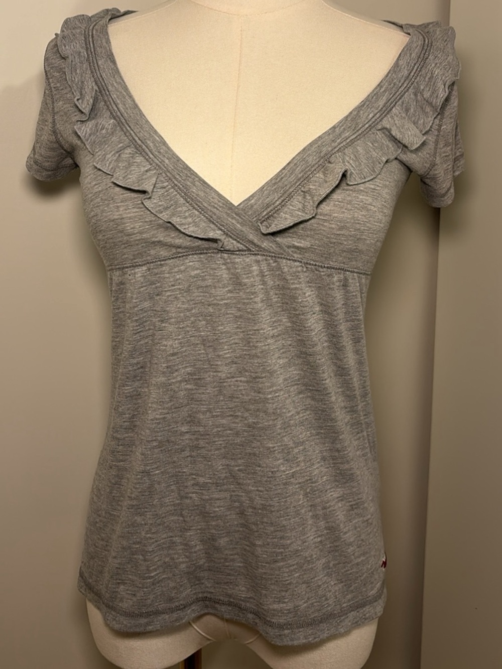 Vintage Hollister Grey Ruffle V-Neck babydoll top